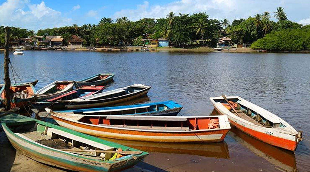 Barquinhos e travessia do Rio Caraíva